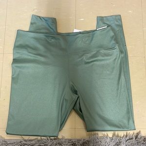 New with tags. Women’s Nike leggings, size XL.